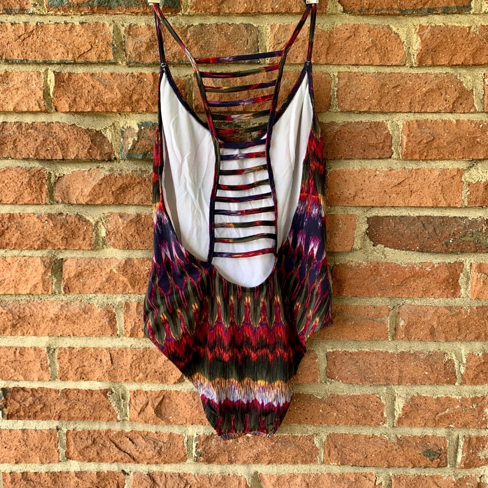 Pattern Lattice Back One Piece Swimsuit, Size M - Picture 2 of 7